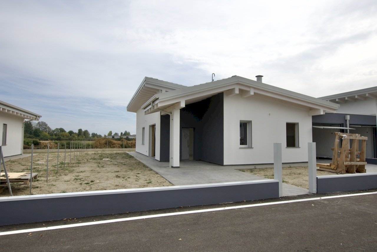 facciata - Villa a Schiera Via XXV Maggio 1915, Galliera - foto 1