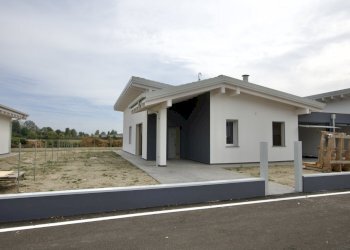 facciata - Villa a Schiera Via XXV Maggio 1915, Galliera - foto 1