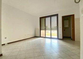 zona giorno - Bilocale via Ariosto 7, Cento - foto 2