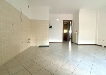 zona giorno - Bilocale via Ariosto 7, Cento - foto 5