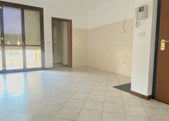 zona giorno - Bilocale via Ariosto 7, Cento - foto 10