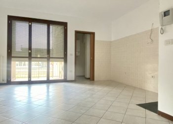 zona giorno - Bilocale via Ariosto 7, Cento - foto 12