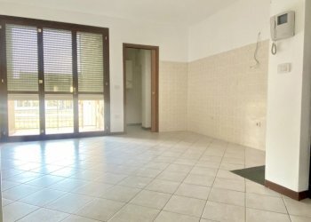 zona giorno - Bilocale via Ariosto 7, Cento - foto 13