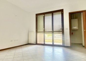 zona giorno - Bilocale via Ariosto 7, Cento - foto 14