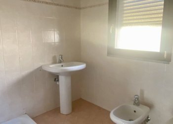 bagno - Bilocale via Ariosto 7, Cento - foto 24