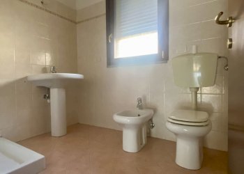 bagno - Bilocale via Ariosto 7, Cento - foto 26