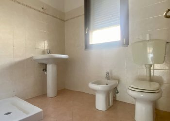 bagno - Bilocale via Ariosto 7, Cento - foto 27