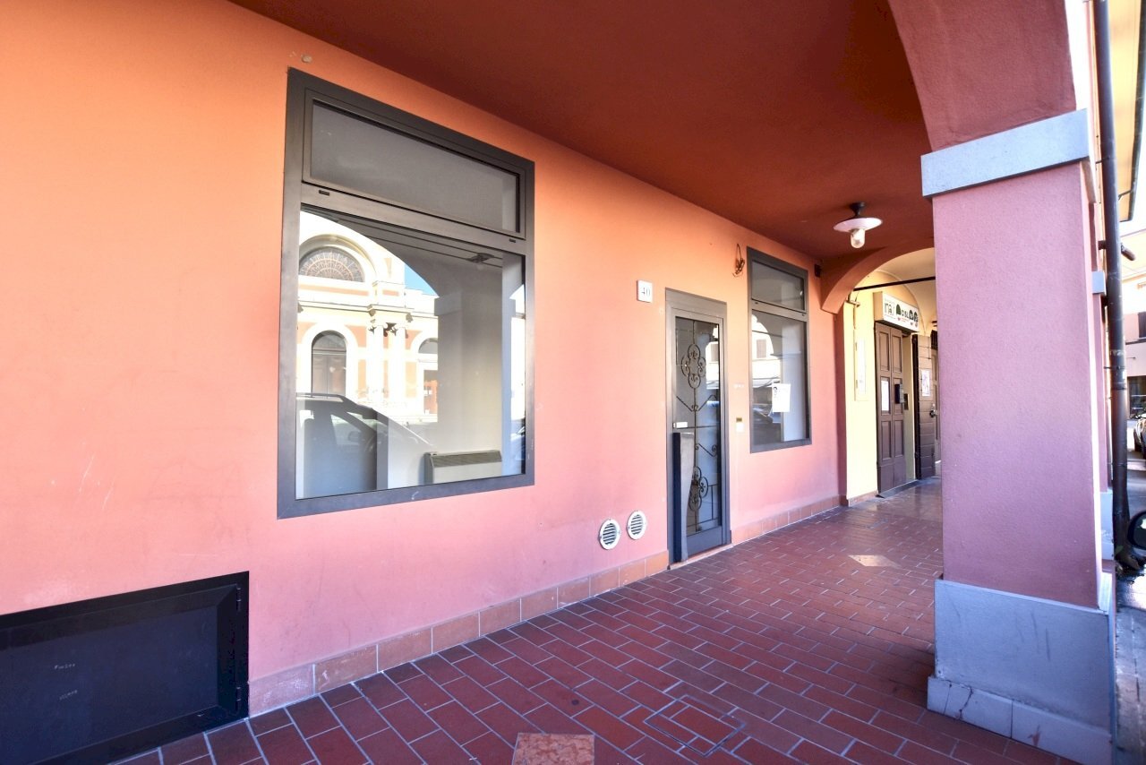 facciata - Commercial Premises Via XX Settembre 40, San Pietro in Casale - photo 1