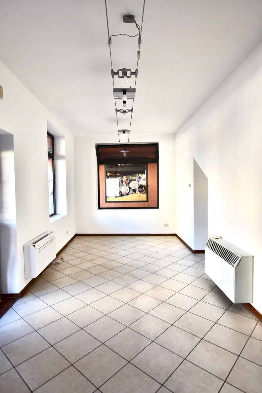 negozio - Commercial Premises Via XX Settembre 40, San Pietro in Casale - photo 2