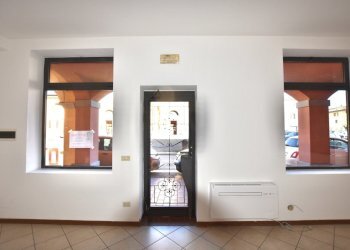 entrata - Commercial Premises Via XX Settembre 40, San Pietro in Casale - photo 8