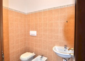 bagno - Commercial Premises Via XX Settembre 40, San Pietro in Casale - photo 10