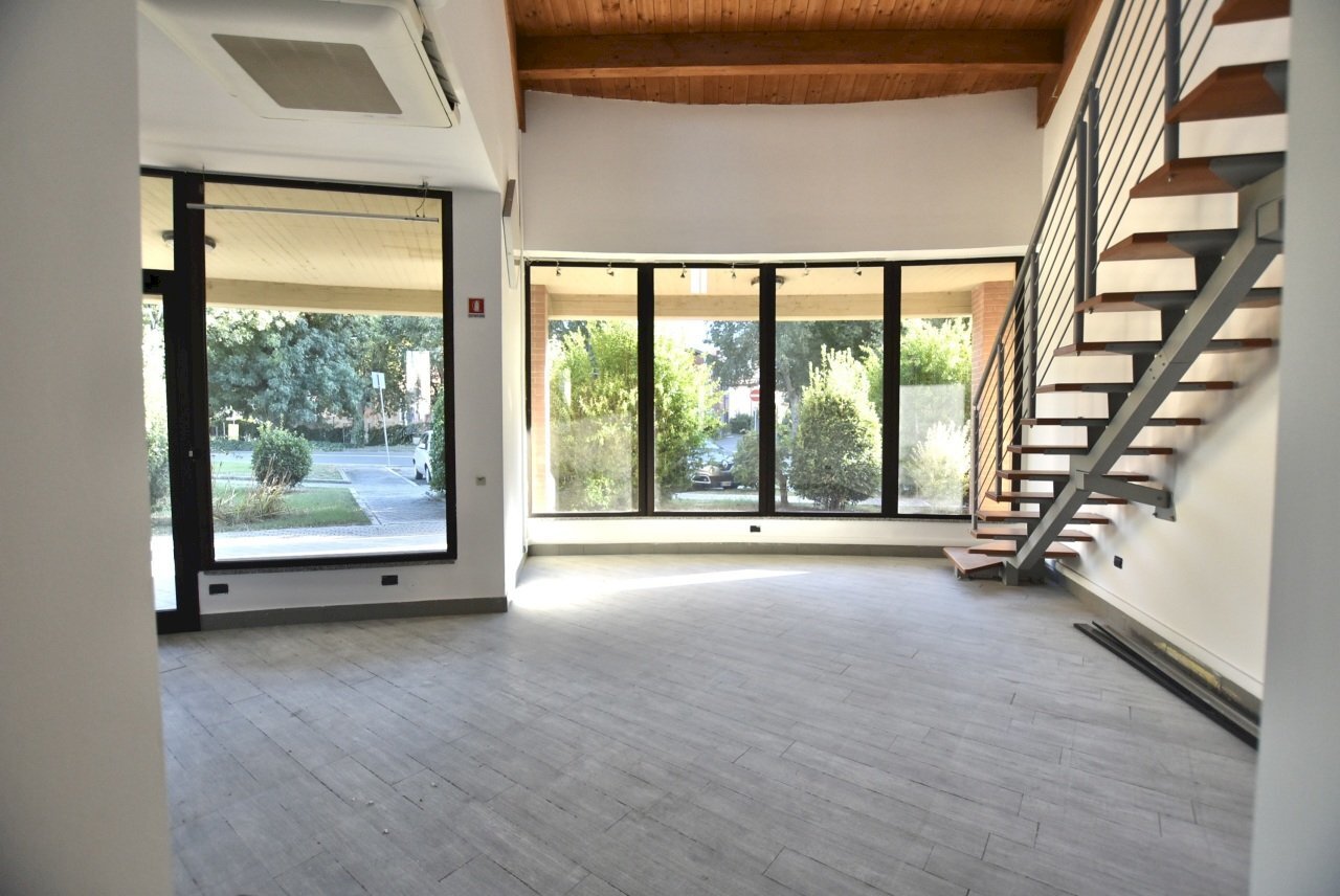 Ufficio piano terra.JPG - Commercial Premises via Vinicio Pescerelli 99, San Pietro in Casale - photo 1