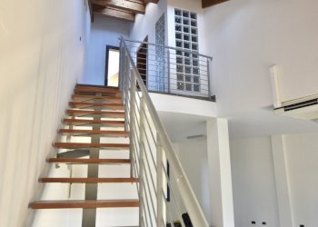 accesso all\'ufficio del piano primo.JPG - Commercial Premises via Vinicio Pescerelli 99, San Pietro in Casale - photo 5