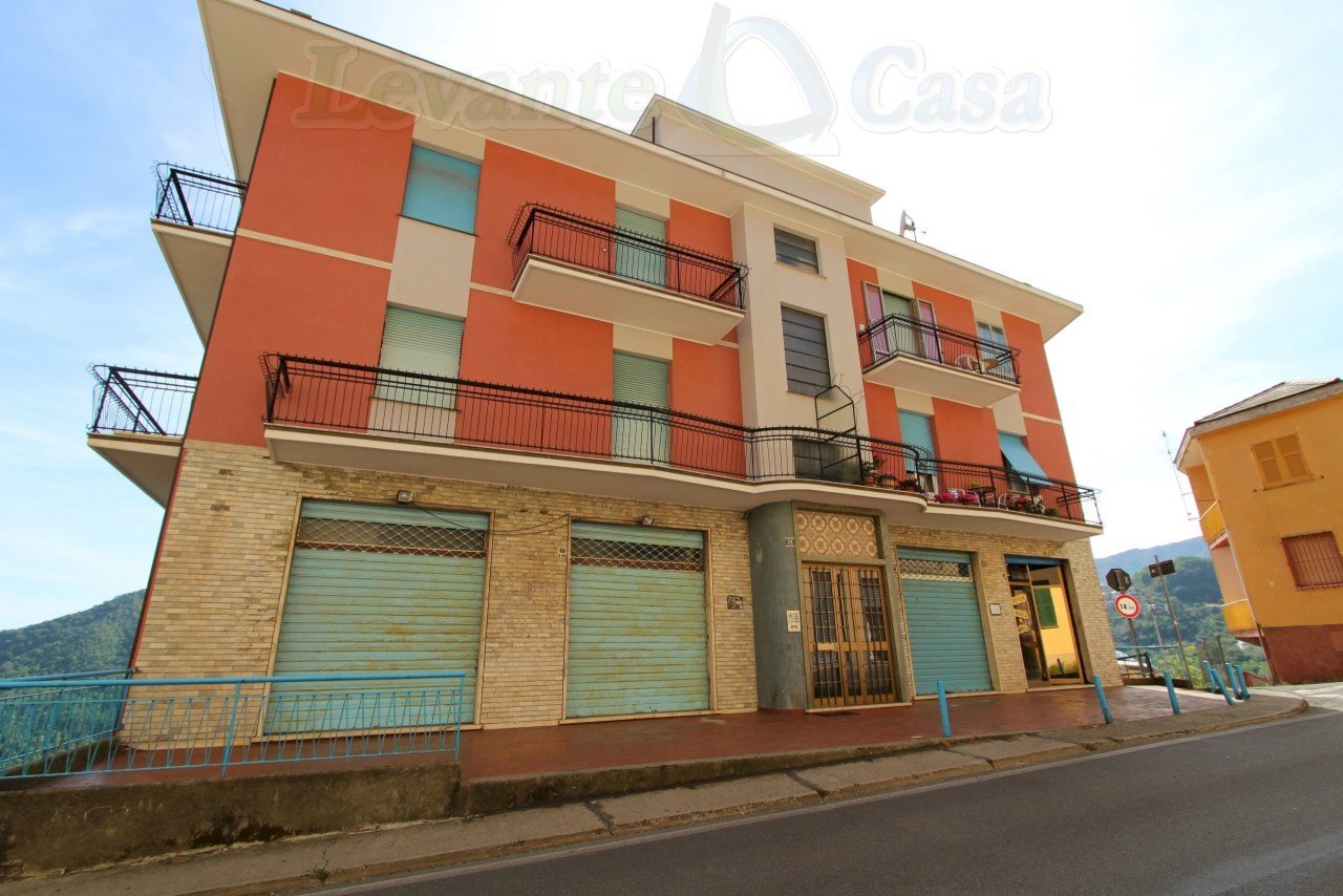 001 - Facciata (3).jpg - Commercial Premises Uscio - photo 1