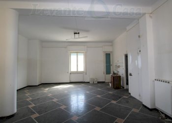 003 - Negozio (5).jpg - Locale Commerciale Uscio - foto 3