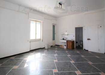 004 - Negozio (3).jpg - Locale Commerciale Uscio - foto 4