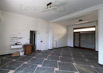 005 - Negozio (2).jpg - Locale Commerciale Uscio - foto 5