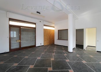 006 - Negozio (6).jpg - Locale Commerciale Uscio - foto 6