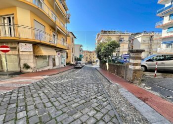 WhatsApp Image 2024-11-07 at 10.36.10.jpeg - Magazzino Via Jean Jonquiere 25, Ospedaletti - foto 1