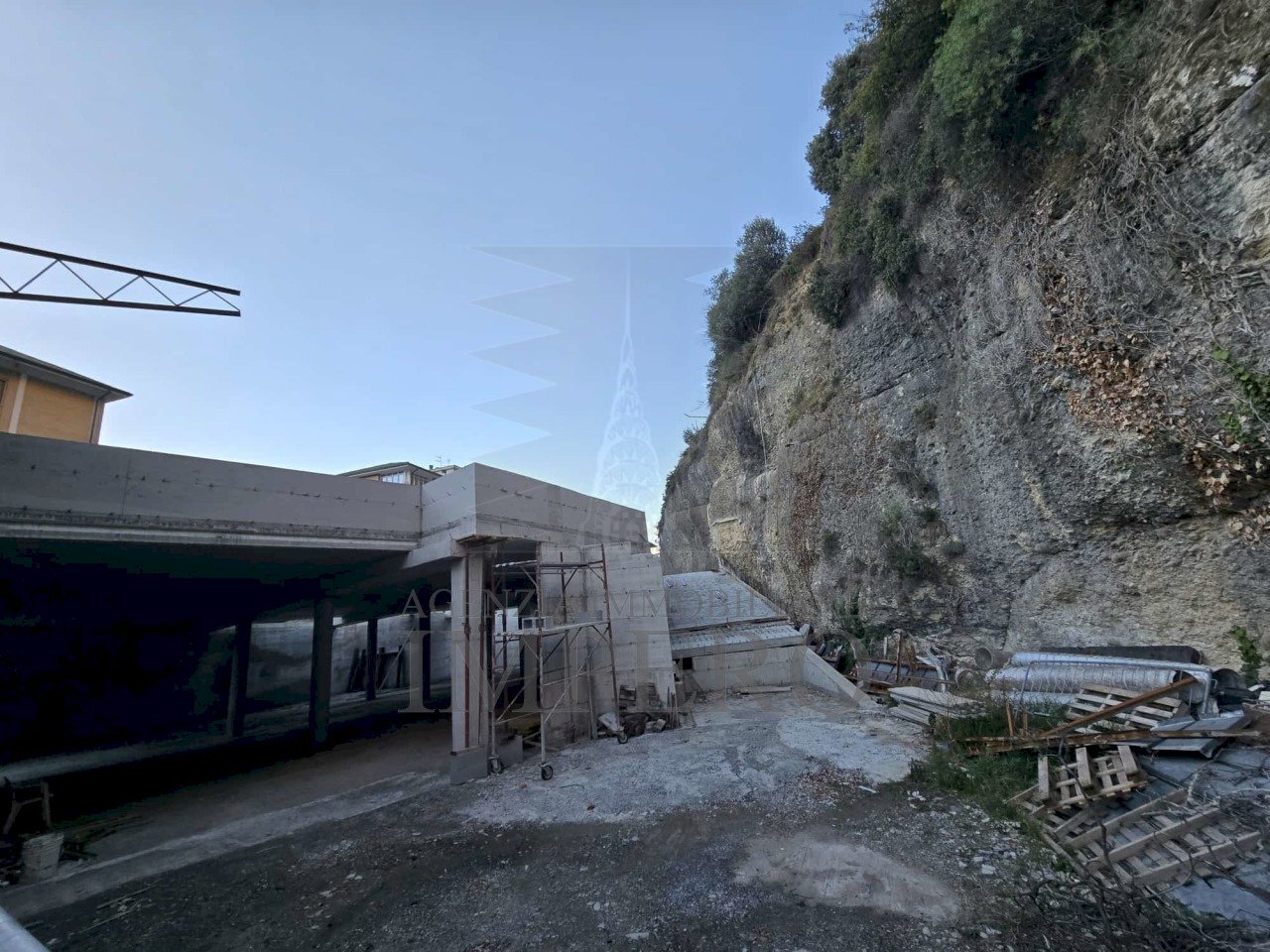 magazzino - Commercial Premises Via della Chiesa 1, Ventimiglia - photo 2