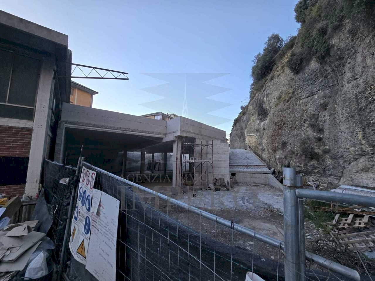 magazzino - Commercial Premises Via della Chiesa 1, Ventimiglia - photo 3