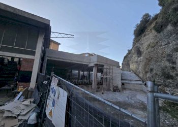 magazzino - Locale Commerciale Via della Chiesa 1, Ventimiglia - foto 1