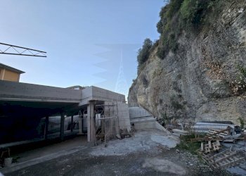 magazzino - Locale Commerciale Via della Chiesa 1, Ventimiglia - foto 2