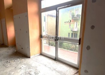 AFFITTASI LOCALE 300 MQ - CENTRO LA SPEZIA - Commercial Premises Via XX Settembre 35, La Spezia - photo 4