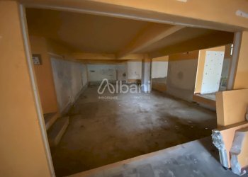 AFFITTASI LOCALE 300 MQ - CENTRO LA SPEZIA - Commercial Premises Via XX Settembre 35, La Spezia - photo 6