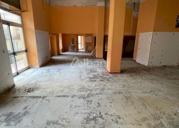 AFFITTASI LOCALE 300 MQ - CENTRO LA SPEZIA - Commercial Premises Via XX Settembre 35, La Spezia - photo 7