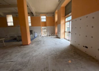 AFFITTASI LOCALE 300 MQ - CENTRO LA SPEZIA - Commercial Premises Via XX Settembre 35, La Spezia - photo 9