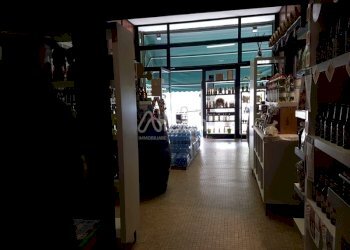 FC185-2.jpg - Locale Commerciale Vezzano Ligure - foto 4