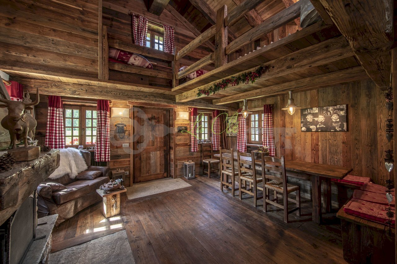 AFFITTO COURMAYEUR: sala da pranzo con camino - Trilocale Località Cuignon 1, Courmayeur - foto 1