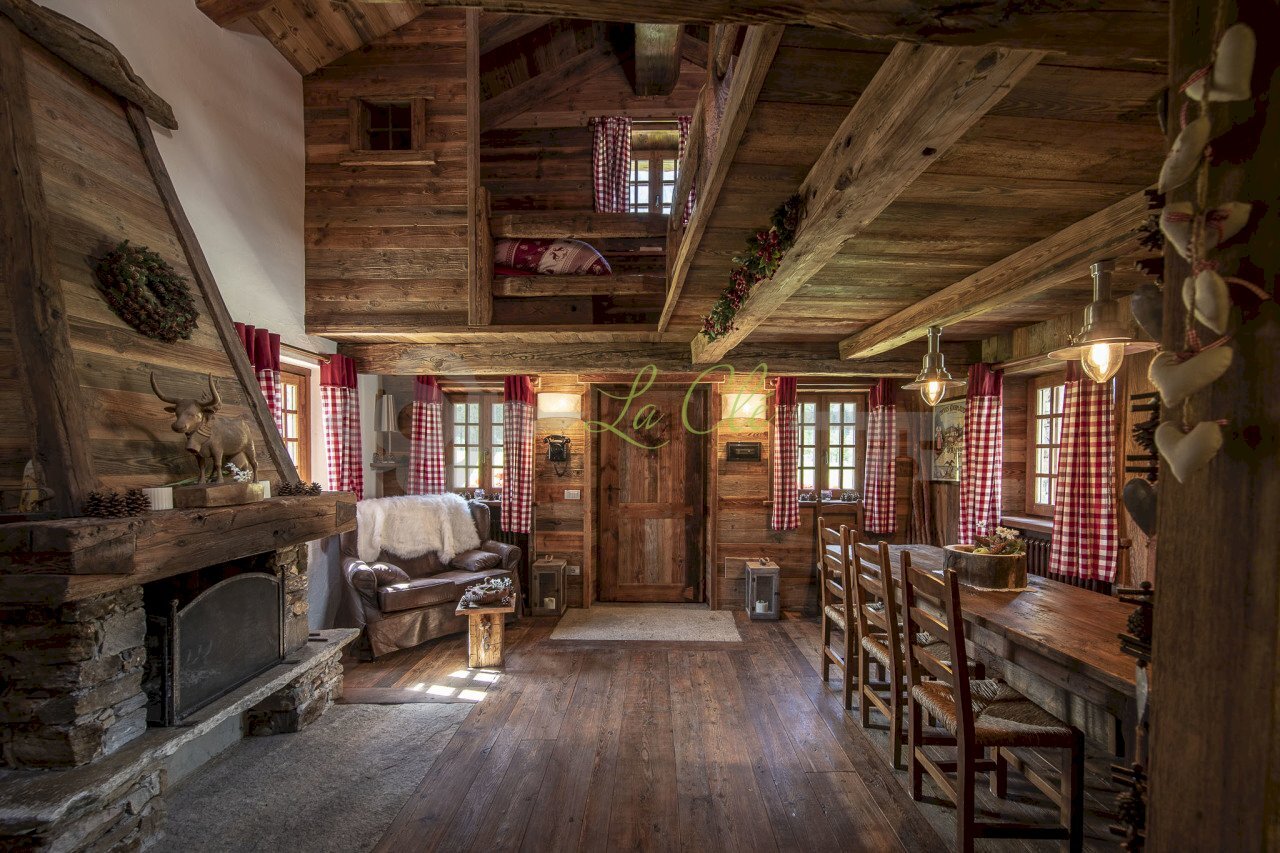 AFFITTO COURMAYEUR: sala da pranzo con camino - Trilocale Località Cuignon 1, Courmayeur - foto 2