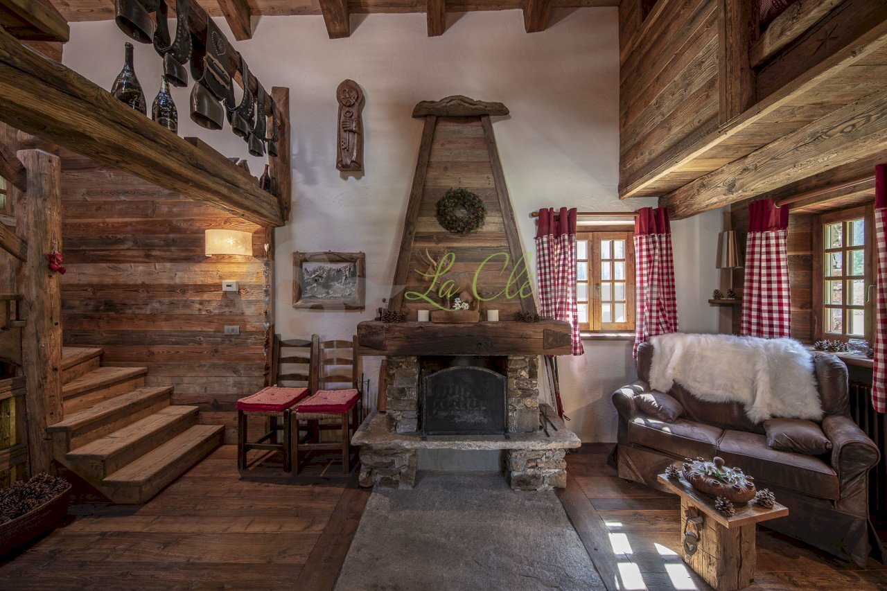 AFFITTO COURMAYEUR: sala da pranzo con camino - Trilocale Località Cuignon 1, Courmayeur - foto 3