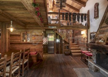 AFFITTO COURMAYEUR: sala da pranzo con camino - Trilocale Località Cuignon 1, Courmayeur - foto 4