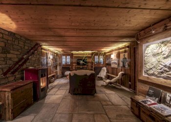 AFFITTO COURMAYEUR: salone con stufa - Trilocale Località Cuignon 1, Courmayeur - foto 11