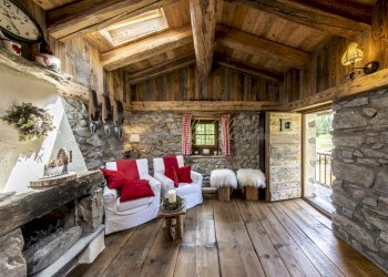 AFFITTO COURMAYEUR: ingresso con camino - Baita Località Peuterey 15, Courmayeur - foto 1