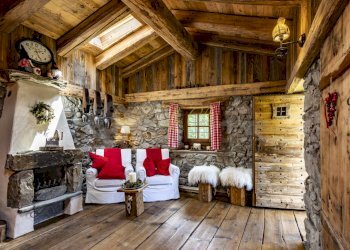 AFFITTO COURMAYEUR: ingresso con camino - Baita Località Peuterey 15, Courmayeur - foto 2