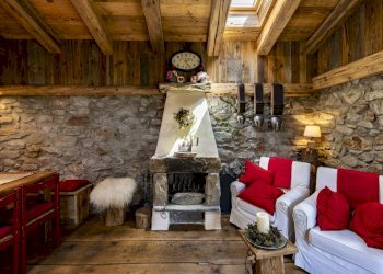 AFFITTO COURMAYEUR: sala da pranzo con camino - Baita Località Peuterey 15, Courmayeur - foto 5