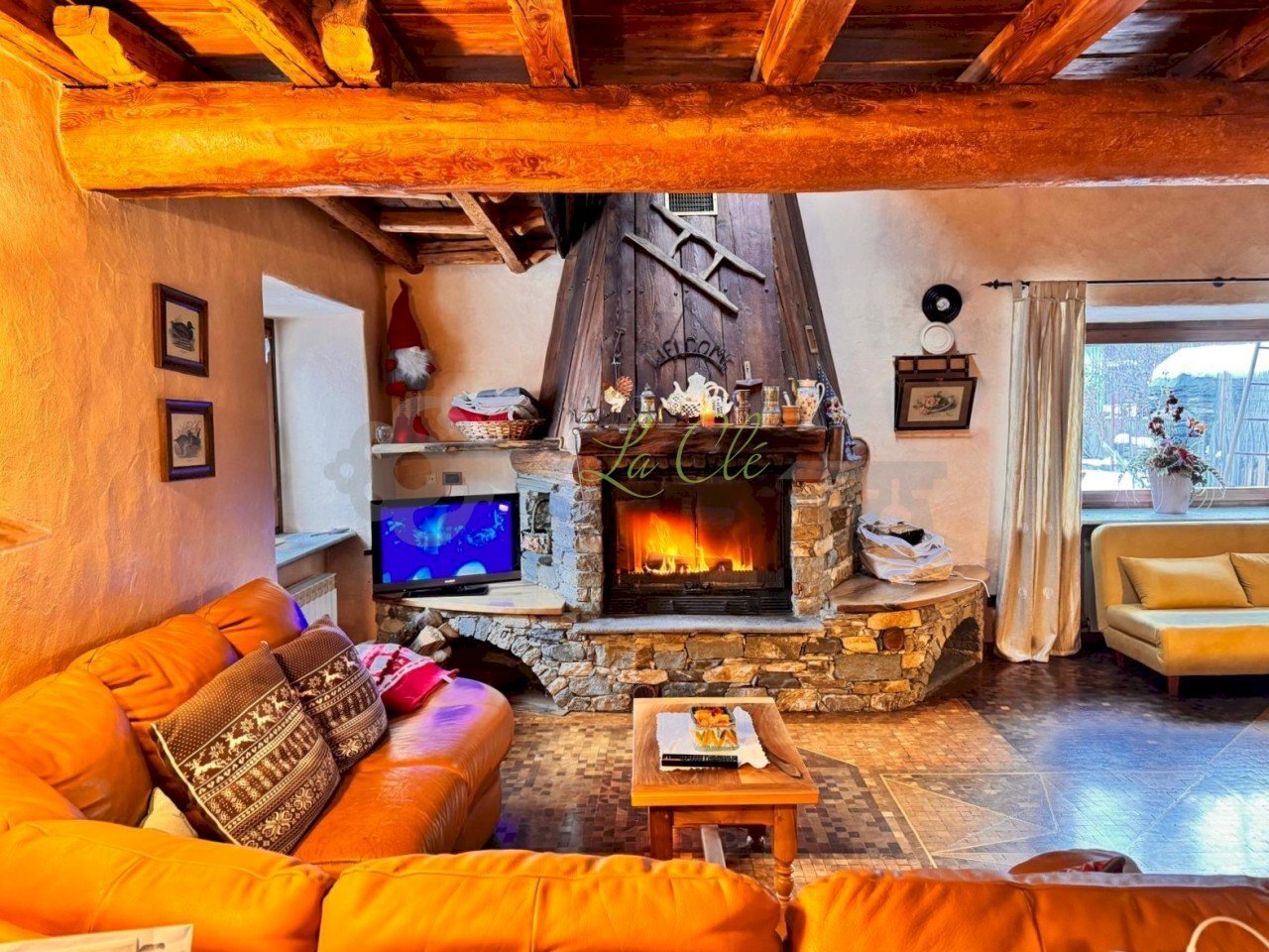 VENDITA LA SALLE - SOGGIORNO CON CAMINO - Quadrilocale Via Cesare Ollietti 13, La Salle - foto 1