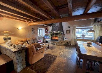 VENDITA LA SALLE - SOGGIORNO CON CAMINO E ZONA PRA - Quadrilocale Via Cesare Ollietti 13, La Salle - foto 2