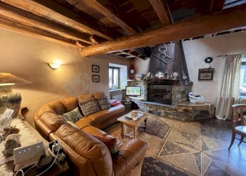 VENDITA LA SALLE - SOGGIORNO CON CAMINO E ZONA PRA - Quadrilocale Via Cesare Ollietti 13, La Salle - foto 10