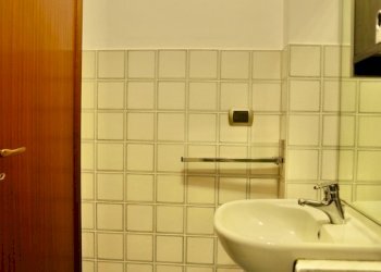 Bagno di servizio.jpeg - Appartamento Via C. Pavese 23, Venaria Reale - foto 10