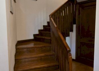 scala in legno massello (2).jpg - Villa Strada di Poscargano 20, Terni - foto 18