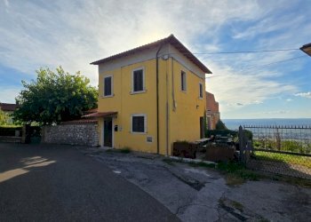 20250920_165256.jpg - Townhouse Via Dante Alghieri 35, Guardea - photo 1