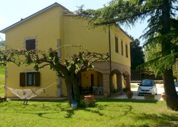 casale Todi (2).JPG - Casa indipendente Vocabolo Palombaro 20, Todi - foto 1