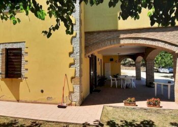 portico (2).jpg - Casa indipendente Vocabolo Palombaro 20, Todi - foto 6