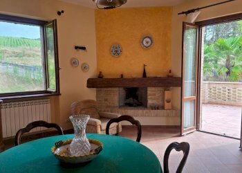 zona giorno primo piano (1).jpg - Casa indipendente Vocabolo Palombaro 20, Todi - foto 15