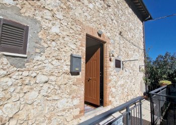 20250901_162013.jpg - Portion of a house Via San Filippo 21, Lugnano in Teverina - photo 11